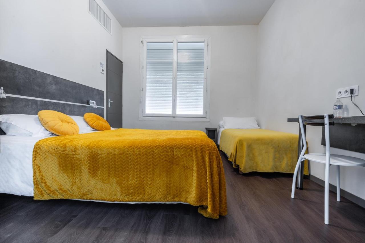 Hotel De La Gare Surgères 外观 照片
