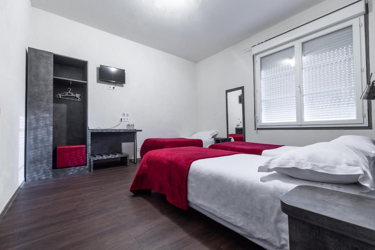 Hotel De La Gare Surgères 外观 照片