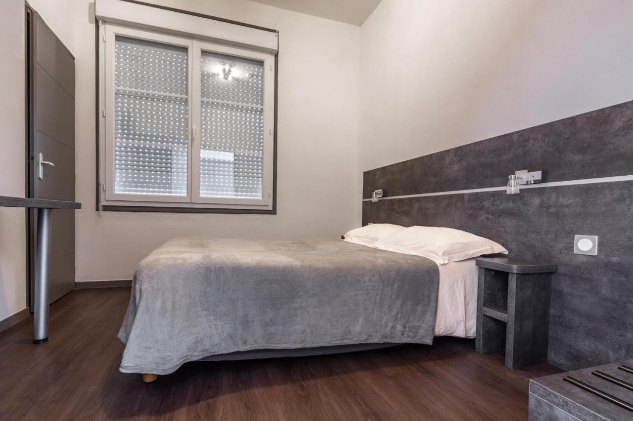 Hotel De La Gare Surgères 外观 照片