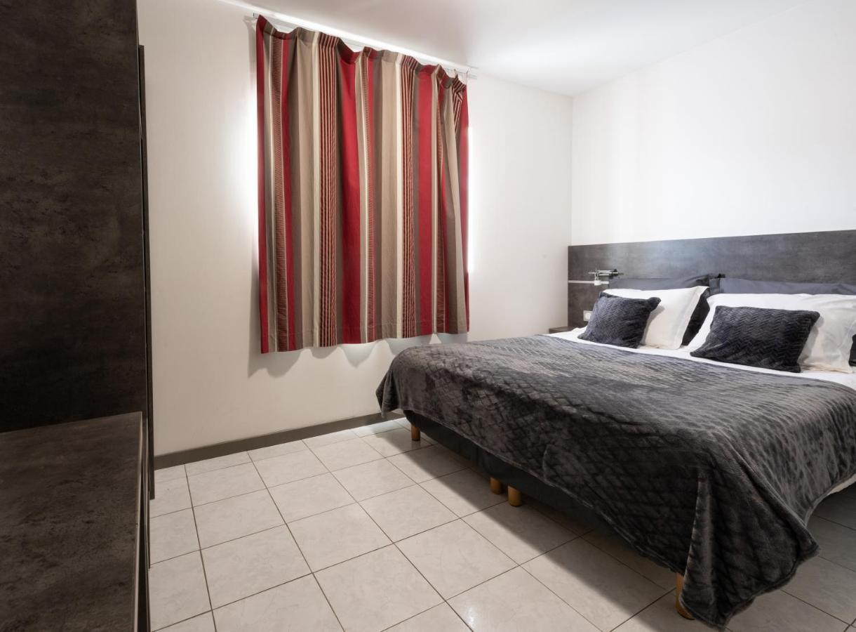 Hotel De La Gare Surgères 外观 照片