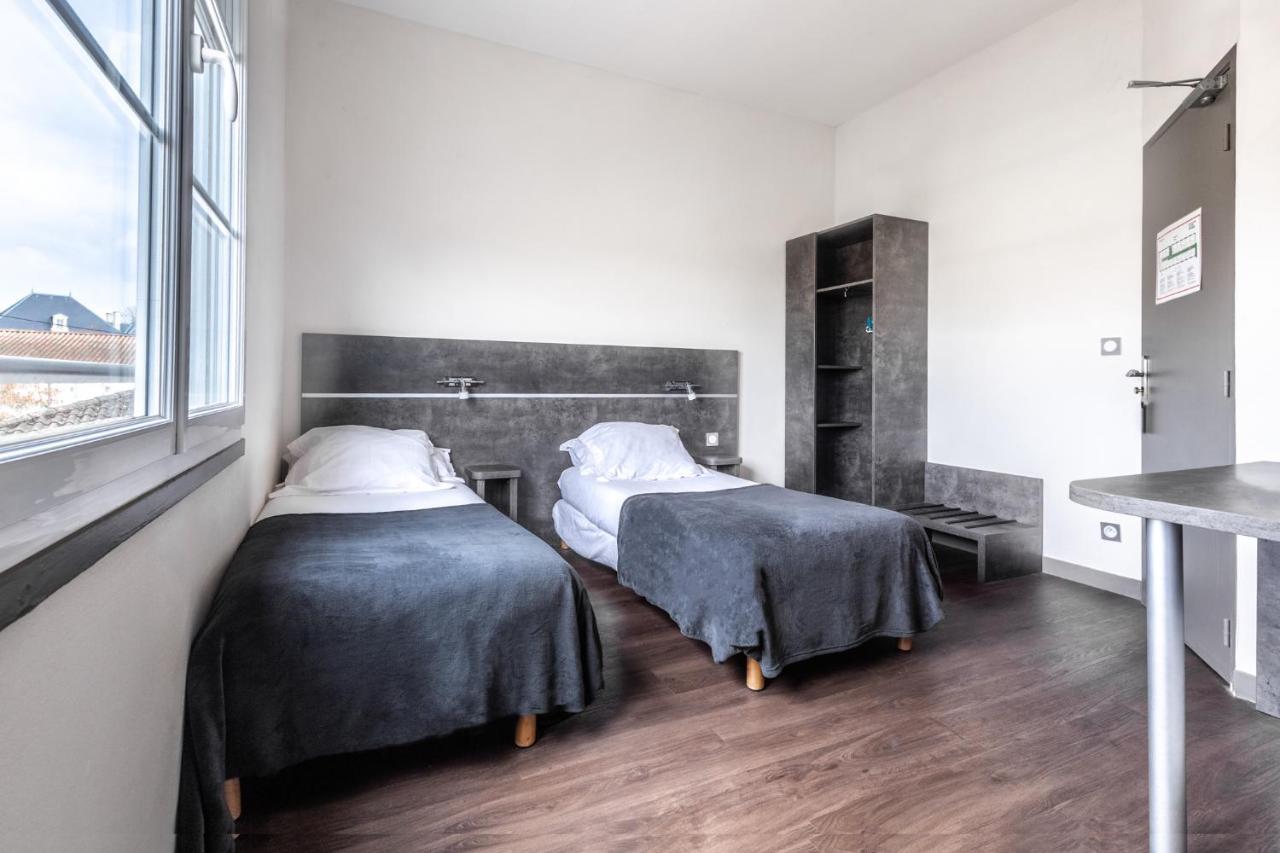 Hotel De La Gare Surgères 外观 照片