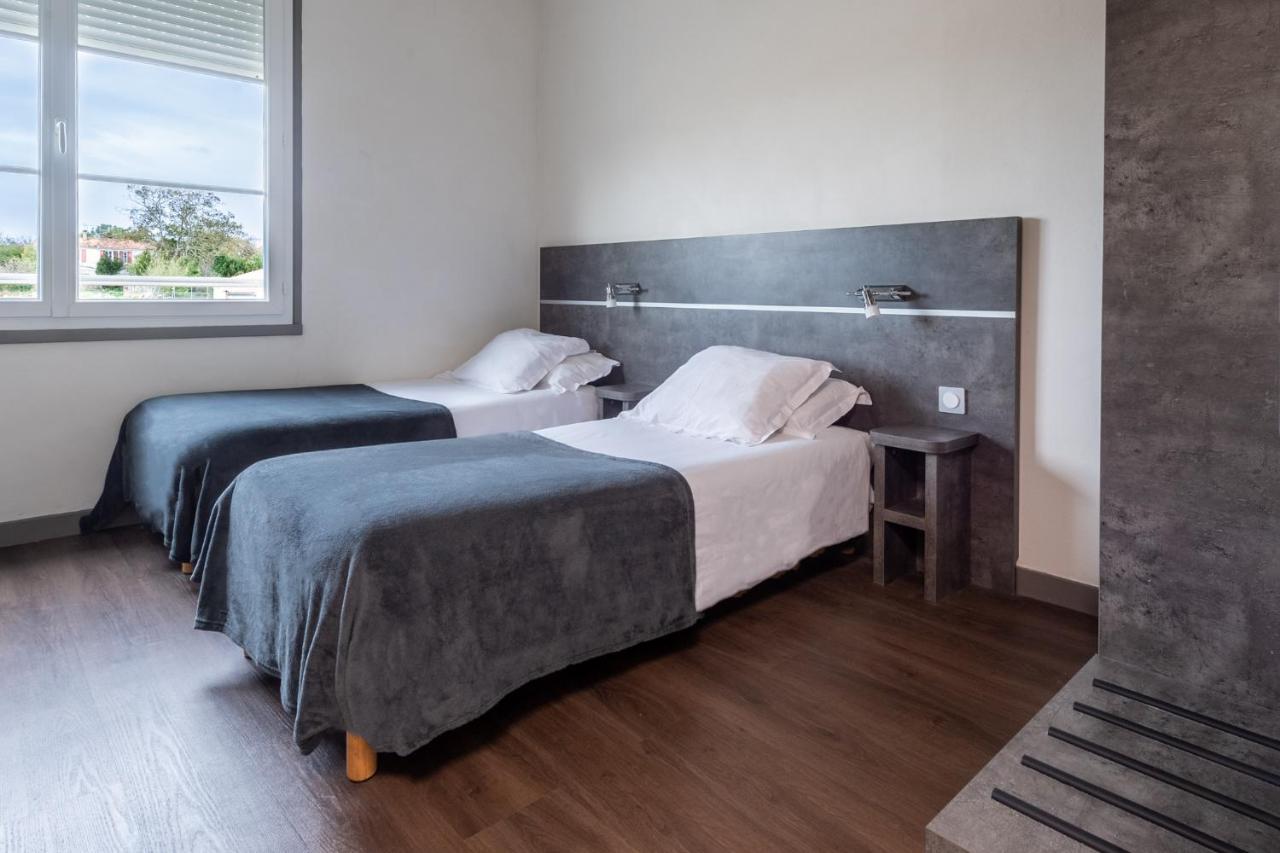 Hotel De La Gare Surgères 外观 照片
